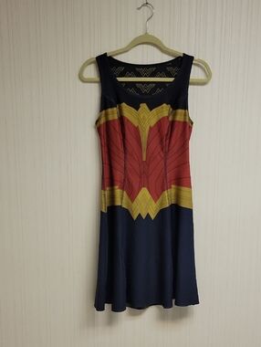 Her Universe Wonder-Inspired Navy, Red & Gold Sleeveless Reversible Dress Medium